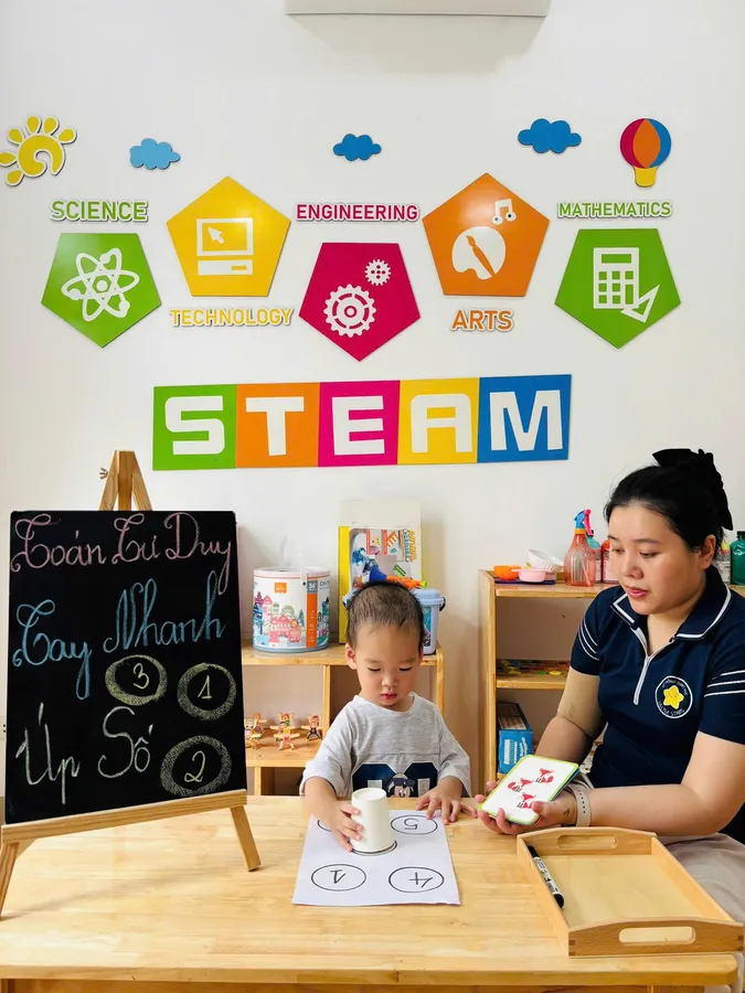 Giờ học toán tư duy STEAM cùng cô giáo