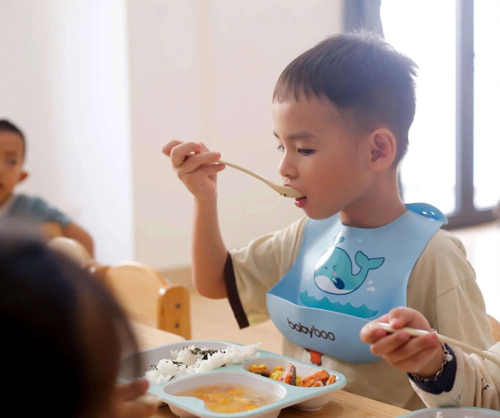 Giải Mã Tình Trạng "Kén Ăn Cực Đoan" & Rối Loạn Nhai Nuốt Ở Trẻ Tự Kỷ: Cha Mẹ Cần Làm Gi?